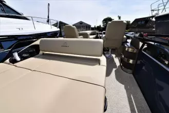Stern Sunbathing area with Switchback backrest