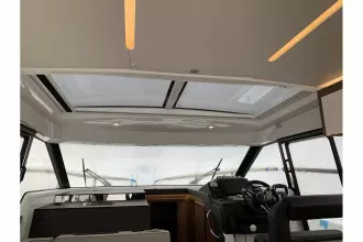 Jeanneau NC 37 twin diesel cruiser - electric sliding roof