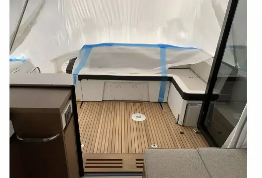Jeanneau NC 37 twin diesel cruiser - aft sunpad