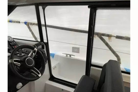 Jeanneau NC 37 twin diesel cruiser - helm side door