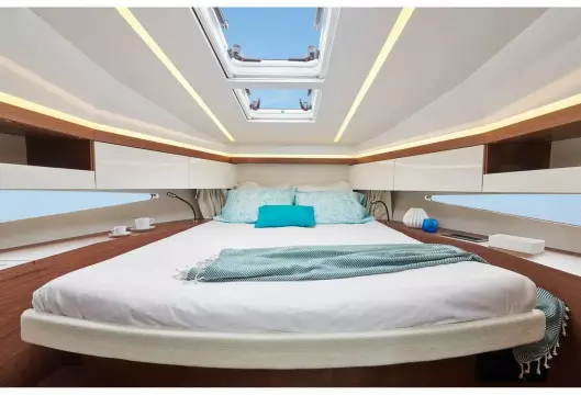Jeanneau NC 37 twin diesel cruiser - double berth cabin