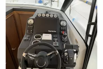 Jeanneau NC 37 twin diesel cruiser - engine controls
