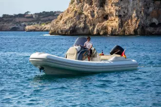 Sacs-Strider-900-89-RIB-for-sale-exterior-image-Lengers-Yachts-13-scaled.jpg