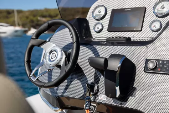 Sacs-Strider-900-89-RIB-for-sale-exterior-image-Lengers-Yachts-7-scaled.jpg
