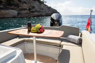 Sacs-Strider-900-89-RIB-for-sale-interior-image-Lengers-Yachts2-scaled.jpg