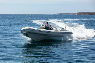 Sacs-Strider-900-89-RIB-for-sale-exterior-image-Lengers-Yachts-23-scaled.jpg