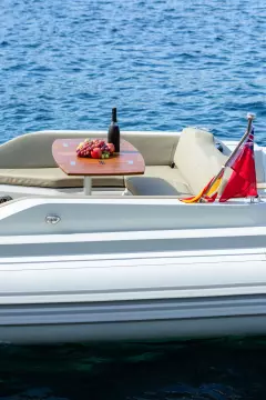 Sacs-Strider-900-89-RIB-for-sale-interior-image-Lengers-Yachts6-scaled.jpg