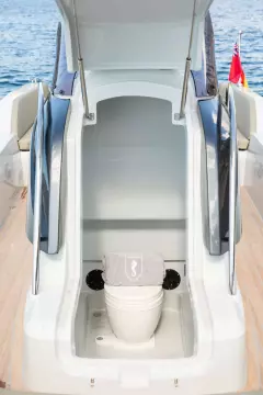 Sacs-Strider-900-89-RIB-for-sale-interior-image-Lengers-Yachts5-scaled.jpg