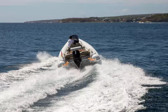 Sacs-Strider-900-89-RIB-for-sale-exterior-image-Lengers-Yachts-25-scaled.jpg