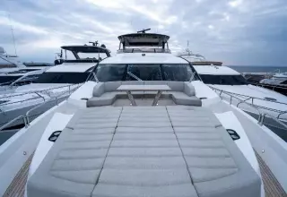 Sunseeker 86 Yacht - Foredeck
