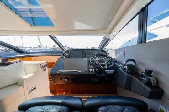 Sunseeker-Predator-57-motor-yacht-for-sale-interior-image-Lengers-Yachts4.jpg