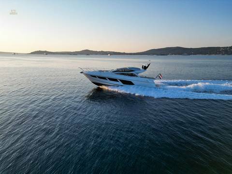 Sunseeker-Predator-57-motor-yacht-for-sale-exterior-image-Lengers-Yachts-3.jpg
