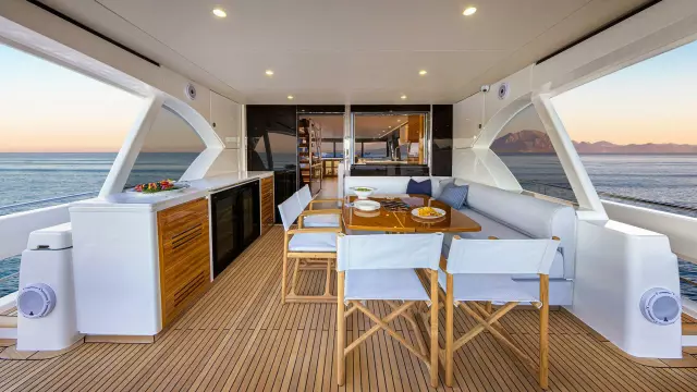 Riviera 78 Motor Yacht Alfresco 03 1