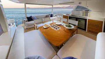 Riviera 78 Motor Yacht Alfresco 02 1