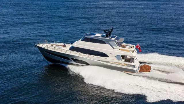 Riviera 78 Motor Yacht Running 010