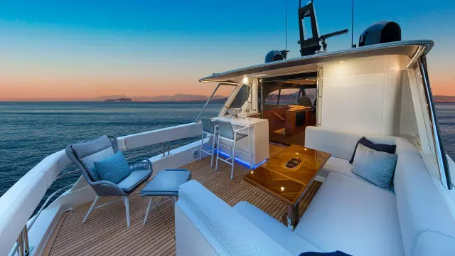 Riviera 78 Motor Yacht Flybridge Aft Deck 01 1