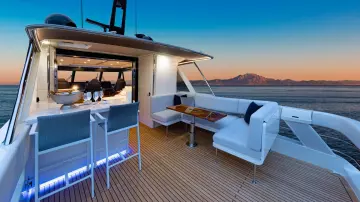 Riviera 78 Motor Yacht Flybridge Aft Deck 03 1