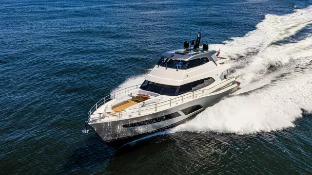 Riviera 78 Motor Yacht Running 04