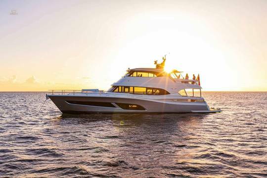 Riviera 78 Motor Yacht Anchored 016 1