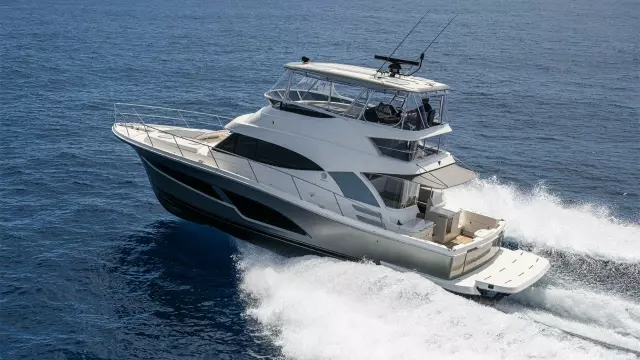 Riviera 46 Sports Motor Yacht Running 04 Web