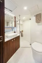 Riviera 46 Sports Motor Yacht Port Ensuite 01 Scaled