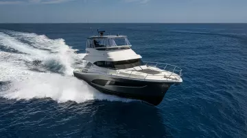 Riviera 46 Sports Motor Yacht Running 03 Web