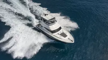 Riviera 46 Sports Motor Yacht Running 05 Web