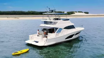 Riviera 46 Sports Motor Yacht Exterior Lifestyle 02