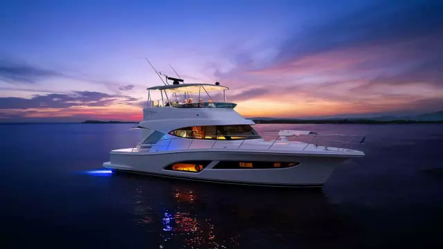 Riviera 46 Sports Motor Yacht Exterior Lifestyle 07 Web