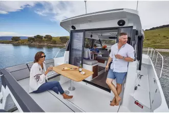 Jeanneau Merry Fisher 1095 - view from cockpit to wheelhouse