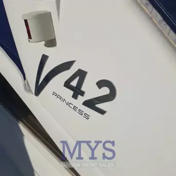 Princess V 42' (21)