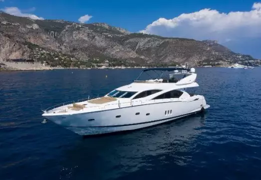 Sunseeker 82 Yacht