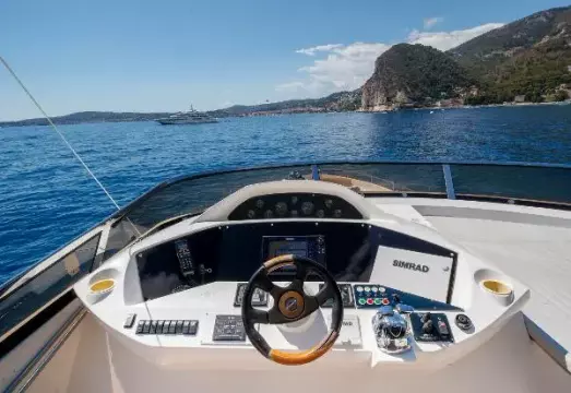 Sunseeker 82 Yacht