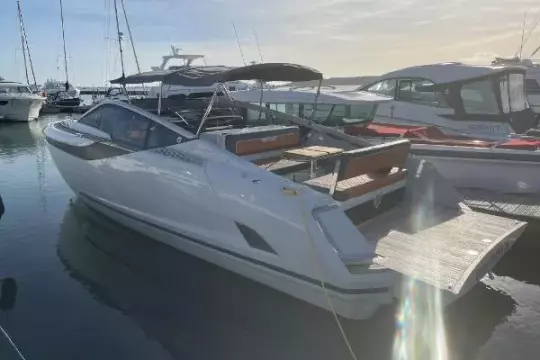 Fairline F//Line 33