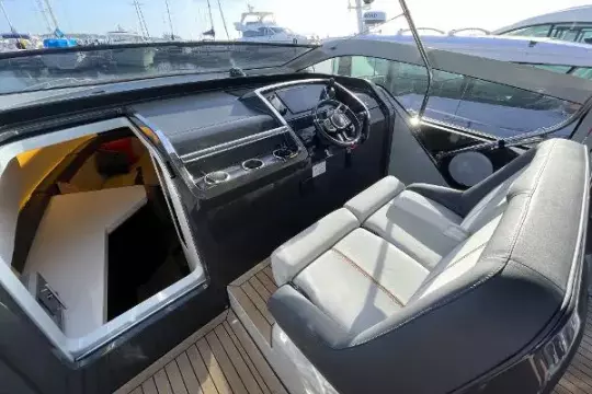 Fairline F//Line 33