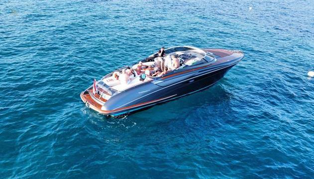 Rivarama-44-116-motor-yacht-for-sale-exterior-image-Lengers-Yachts3.jpg