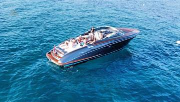Rivarama-44-116-motor-yacht-for-sale-exterior-image-Lengers-Yachts3.jpg