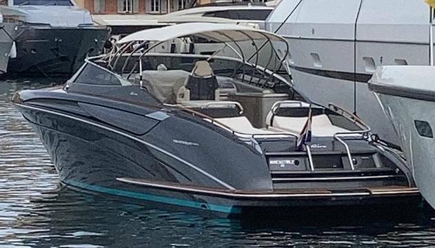 Rivarama-44-116-motor-yacht-for-sale-exterior-image-Lengers-Yachts8.jpg