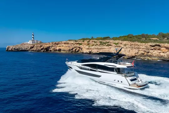 Sunseeker 88 Yacht