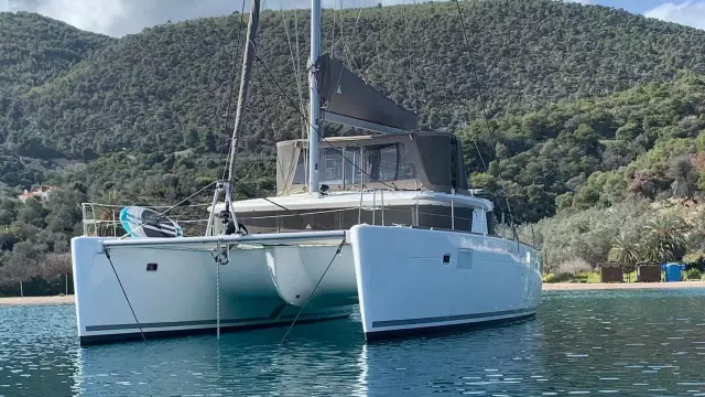 Lagoon 450F for sale