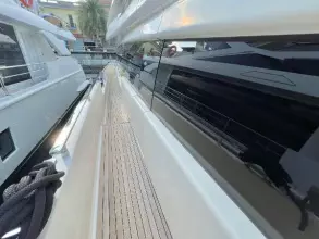 Ferretti Yachts 850