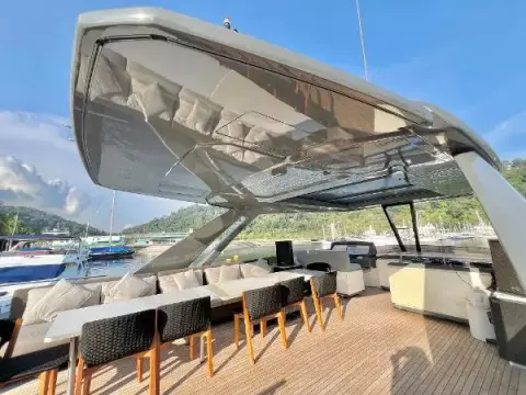 Ferretti Yachts 850