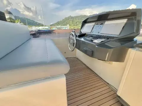 Ferretti Yachts 850