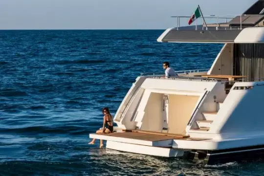 Ferretti Yachts 850