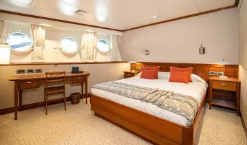 VIP Stateroom (Port)