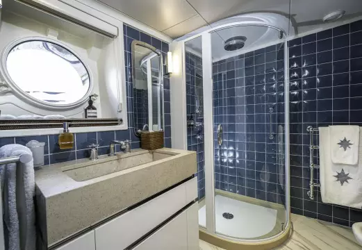 Twin Stateroom En Suite Head