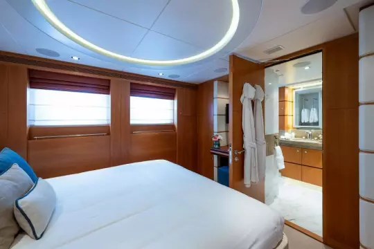 Aft Starboard Guest Stateroom