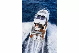 Jeanneau Merry Fisher 895 - overhead view