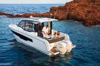 Jeanneau Merry Fisher 895 - view of aft cockpit from port side