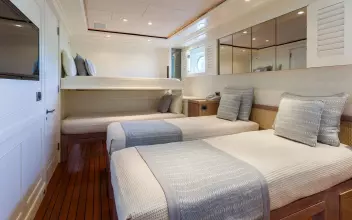 124' Hakvoort 2007 PERLE BLEUE Guest Suite - Twin